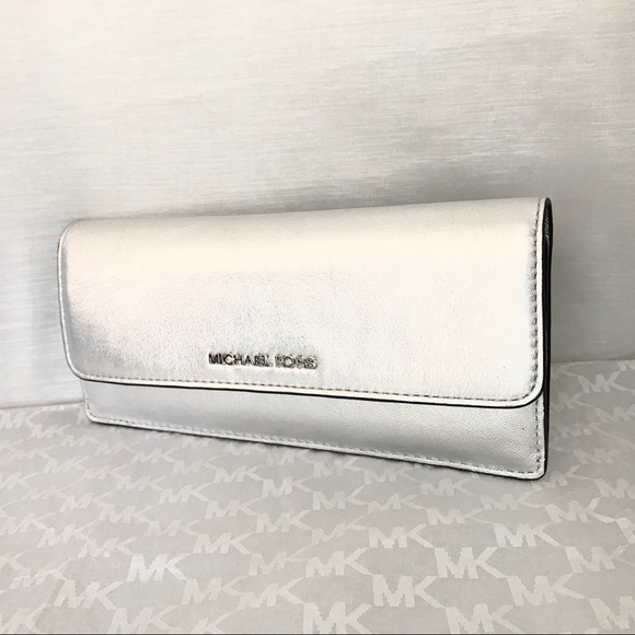 LAST 1 ⭐️ Authentic MK silver leather flat wallet - Picture 2 of 7